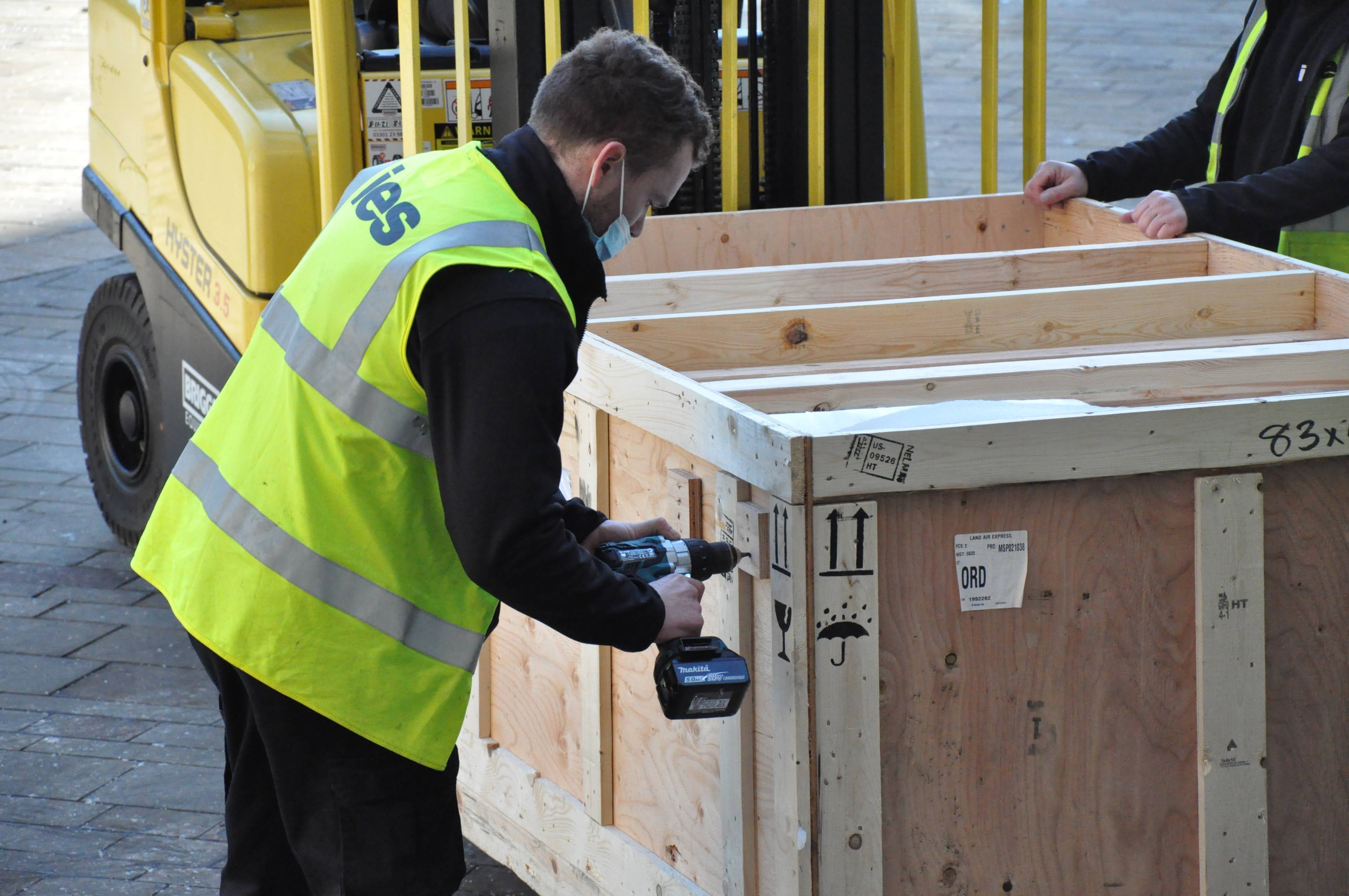 Bristol-Uni-equipment-install-technology-mocvd-crate-removal