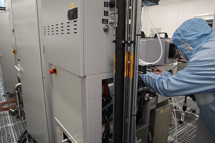 Equipment_Install_In_Cleanroom